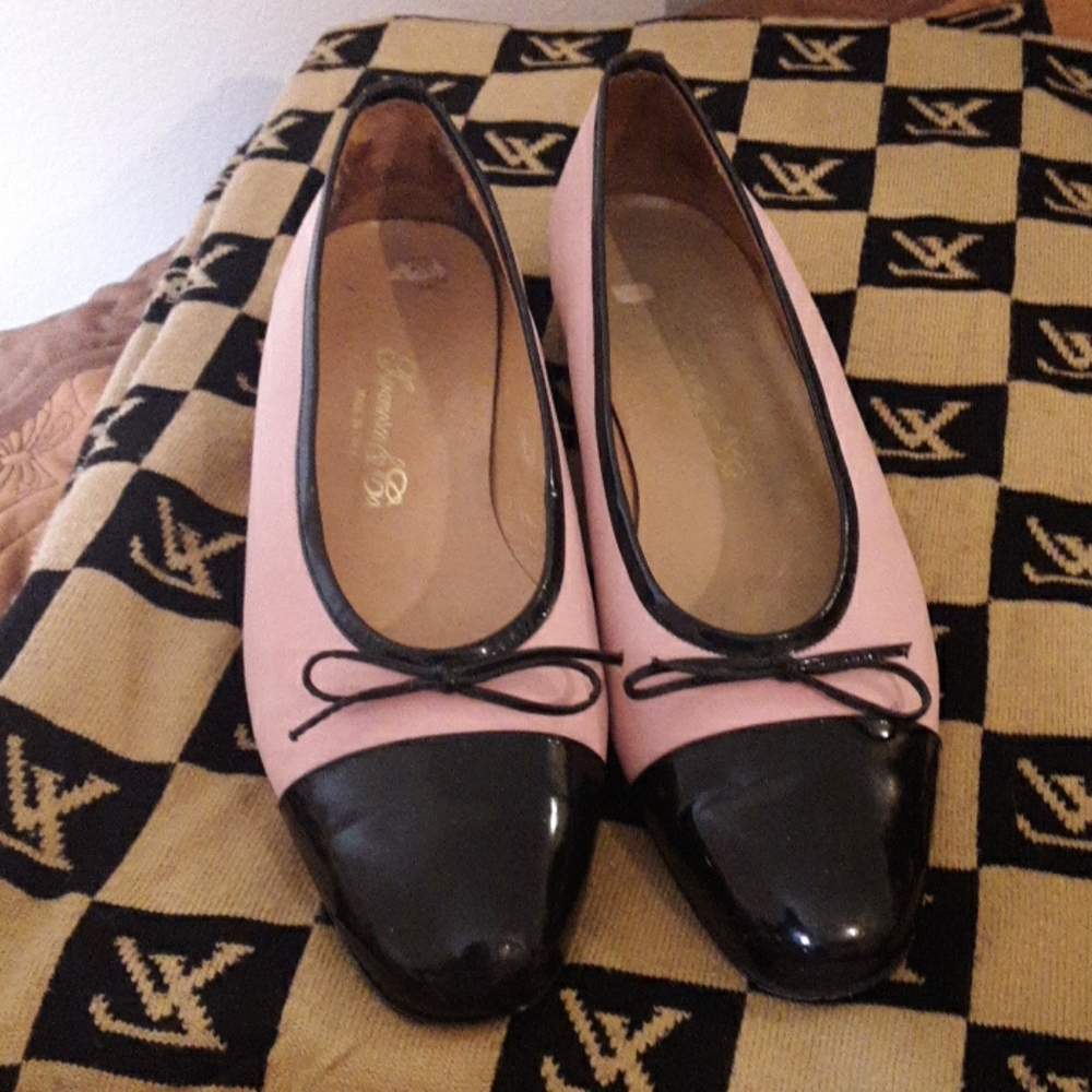 Two-Tone Pink and Black Cap-Toe Ballet Flats by